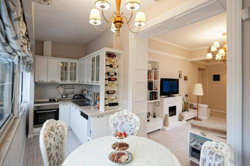 Blloku Apartamento | Riverside Elegance in the Heart of Tirana