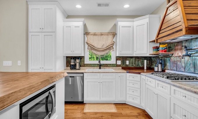 Columbus Casa | Riverside Getaway by OneHometown Getaways