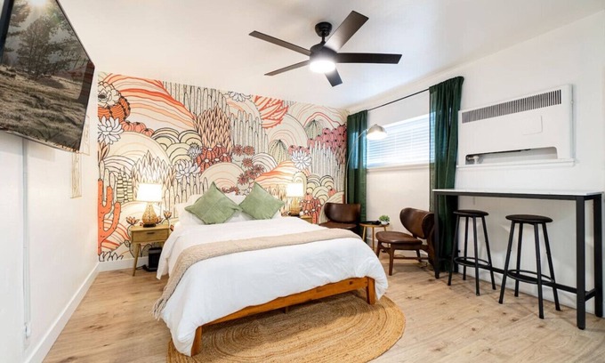 Old Southwest Apartamento | Riverside Glam: Stylish Urban Escape