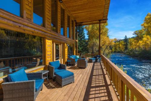South Fork Casa | Riverside Haven