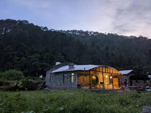 Bhimtal Casa | Riverside Hobbit House 10mins from Bhimtal