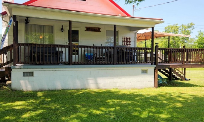Pence Springs Casa | Riverside Home Close to West Virginias Prime Attractions The Camp House