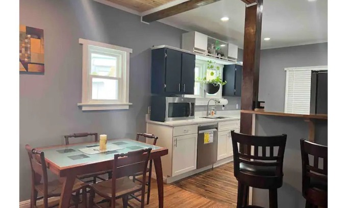 Belmont Historic District Casa | Riverside Home comfortable & cozy