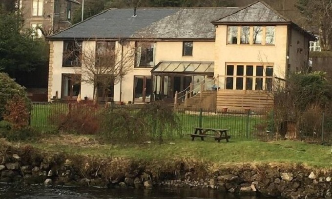 Callander Casa | Riverside House