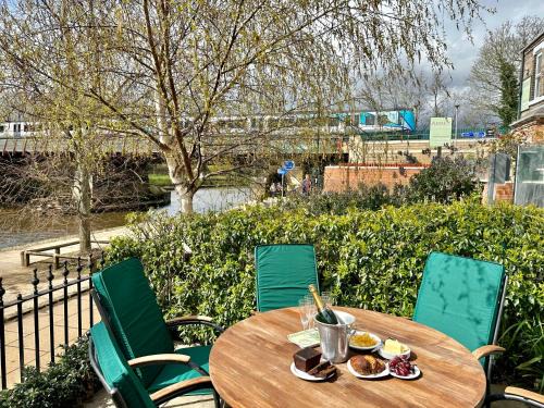 Bootham Casa | Riverside House - with parking