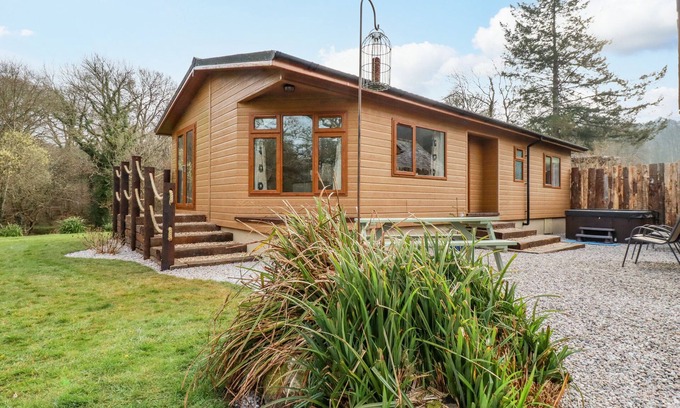 Mount Cabaña | RIVERSIDE LODGE, family friendly, with a garden in Bodmin