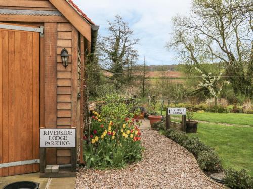 Cuckney Casa | Riverside Lodge