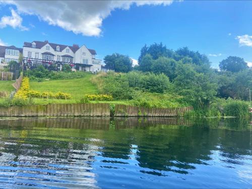 Evesham Casa | Riverside Manor