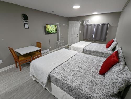Medicine Hat Hotel | Riverside Motel & Suites