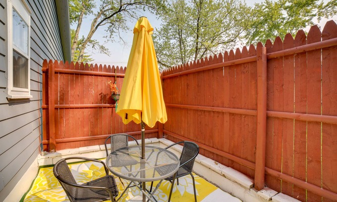 Niles Cabaña | Riverside Niles Retreat w/ Fire Pit & Grill!