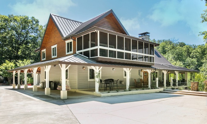 Rutherfordton Cabina | Riverside opulence with game room, private heated pool, hot tub & firepit