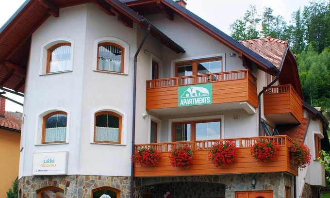 Luce Apartamento | Riverside Pines Luce Apartments with Balcony - One Bedroom Apartment with Balcony