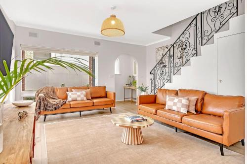 Glenelg North Casa | 'Riverside Refuge' A Contemporary Gem near the Beach