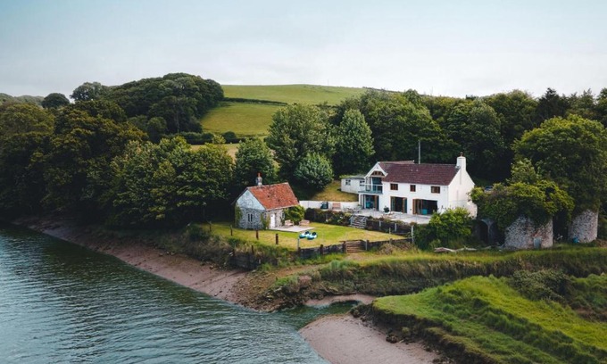 Westleigh Casa | Riverside Retreat