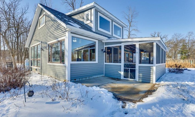 Johnson Creek Casa | Riverside Retreat Near Trails in Johnson Creek