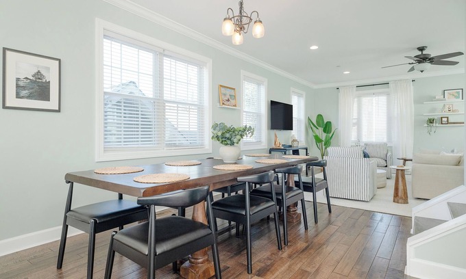 Riva Casa | Riverside Retreat ~ Near Annapolis & USNA ~ Home Theatre, Bar & Beach Access