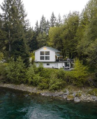Concrete Casa | Riverside Retreat on Skagit River