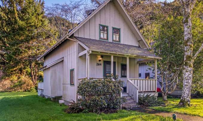 Yachats Casa | Riverside Retreat - Agua tranquila!