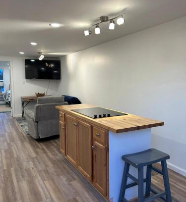 Harmarville Apartamento | Riverside Retreat