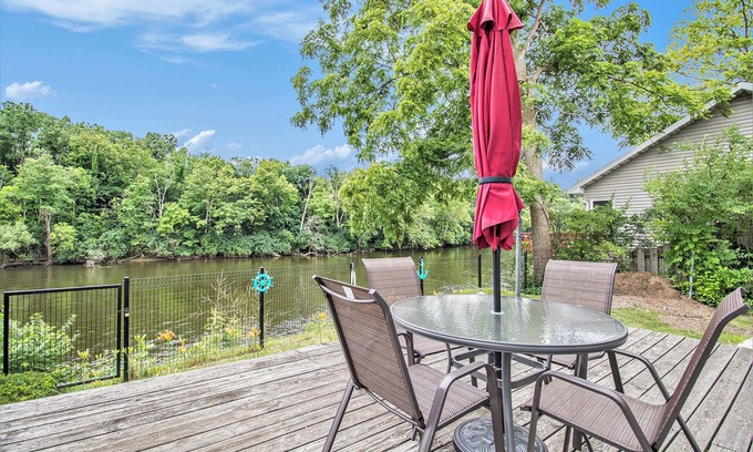 Niles Casa | Riverside Retreat - Walk to Downtown, YMCA, Fishing!