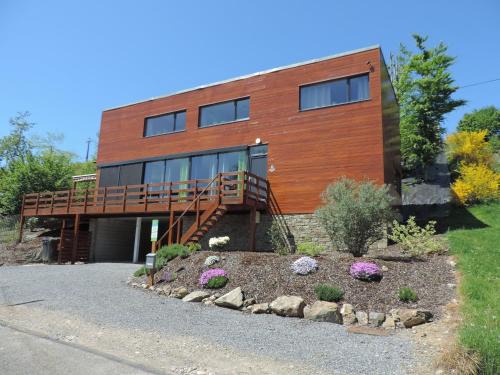 Coo Casa | Riverside Retreat with Sauna