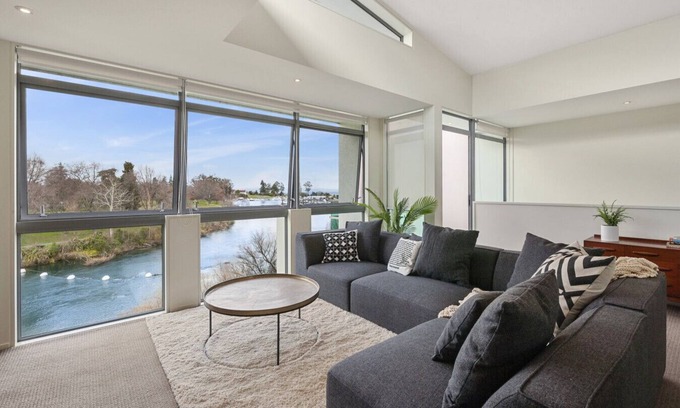 Taupo Apartamento | Riverside Views - Taupo Holiday Home