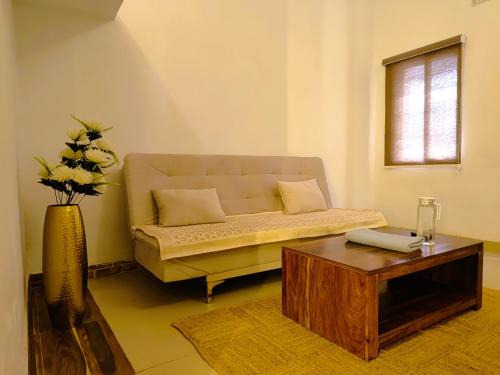 Jabalpur Apartamento | Riverstone 1BHK - Malaiya HomeStays