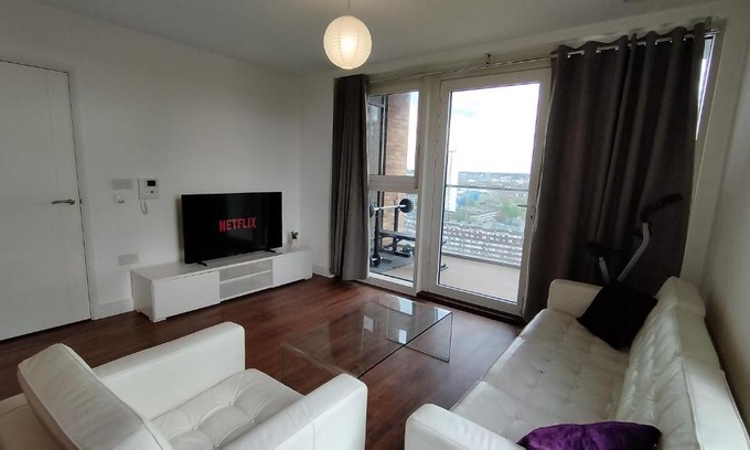 Evelyn Apartamento | Riverview Amazing 2Bed 2Bath Apt wParking Sleeps 6 Comfortably