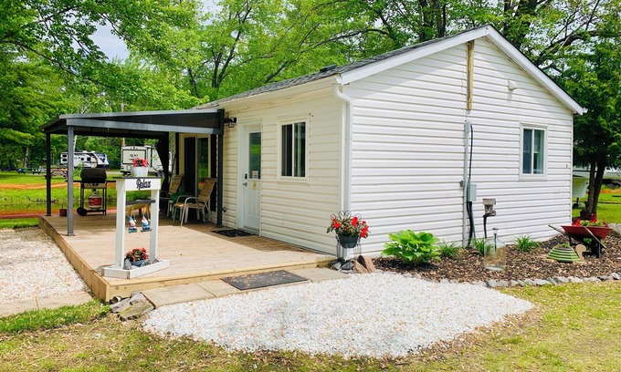 North Bay Cabina | Riverview Cabin Cottage B