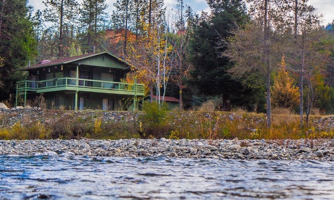 Junction City Casa | Pasos de la cabina RiverView desde el río Trinity y a 10 minutos de Weaverville