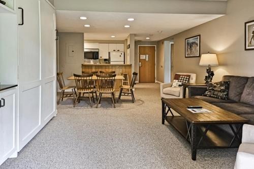 Lincoln Apartamento | Riverview Condo at Rivergreen