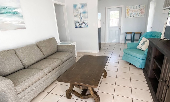 Tropic Cabaña | Riverview Cottage with Private Patio and Backyard