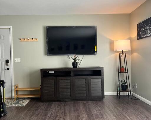 Eau Claire Casa | Riverview oasis