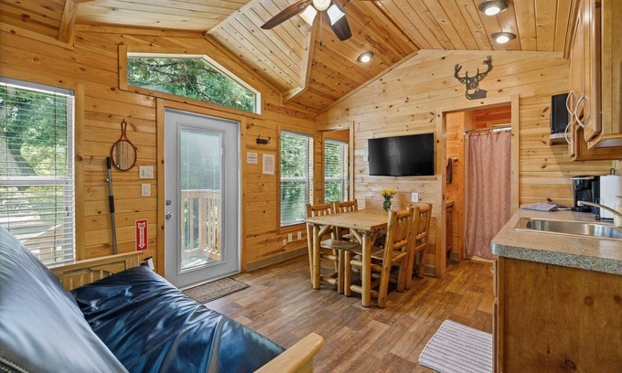 Kernville Cabina | Riverwalk Cabin at KRS Campground (Cabin 21)