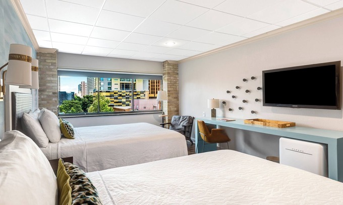 Main - Military Plaza Casa | RiverWalk Plaza - Double Queen City View