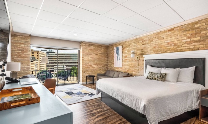 Main - Military Plaza Casa | RiverWalk Plaza - Junior Suite King