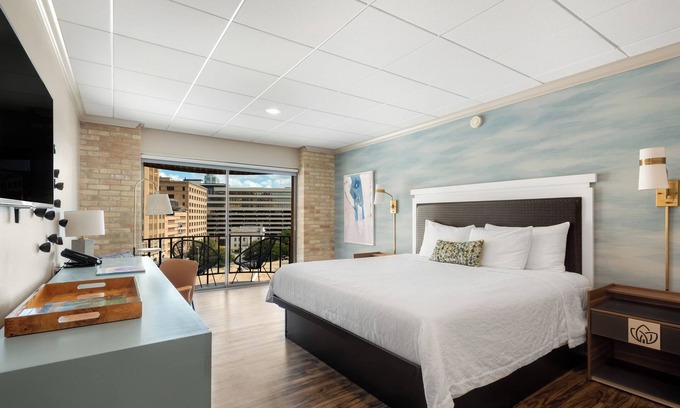 Main - Military Plaza Casa | RiverWalk Plaza - King with Balcony