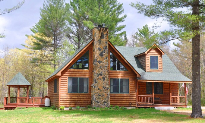 Sunday River Area Casa | Riverwood Log Home in Newry