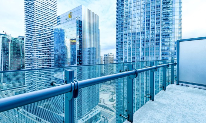 Toronto Entertainment District Apartamento | RivetStays - The York