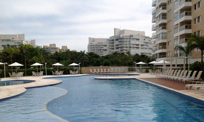 Sao Lourenco Apartamento | Riviera: Apto com wi-fi, espaço gourmet e piscina
