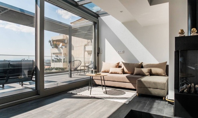 Vouliagmeni Apartamento | Riviera Luxury Penthouse by the Beach