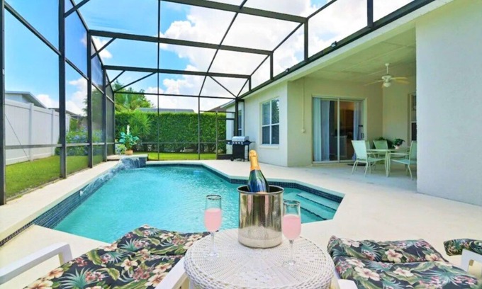 Ridgewood Lakes Villa | Claudia's magic kingdom