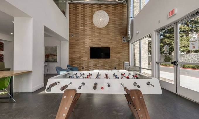 Chico Apartamento | Rm&Bathrm + Game Room, Pool, BBQ,&Fire Pit