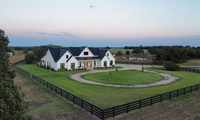 Oakland Casa | RMB Longhorn West, luxury living in the country