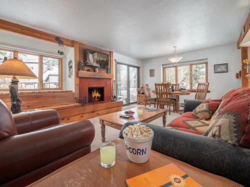 Moose Wilson Road Apartamento | RMR: Chokeberry 3814 Condo in The Aspens