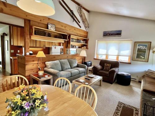 Moose Wilson Road Apartamento | RMR: Geranium 2621 Condo in The AspensWilsonWY