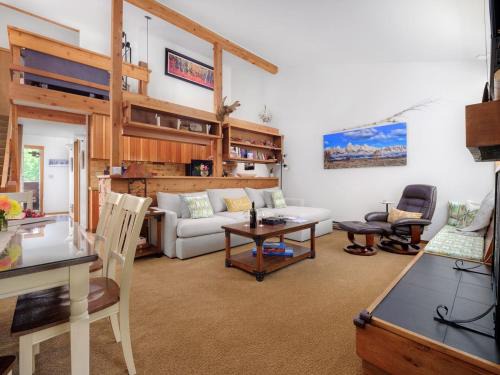 Moose Wilson Road Apartamento | RMR: Hawthorne 222 Condo in The AspensWilsonWY