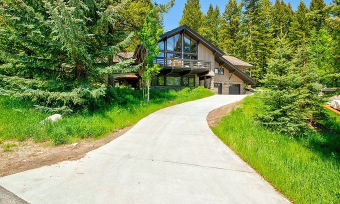 Teton Village Casa | RMR: Sublette Ridge Ski Lodge in Teton Village