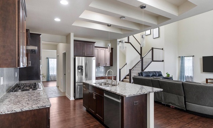 Brookfield Casa | RNC RENTAL- Spacious 5-bedroom house in Menomonee Falls