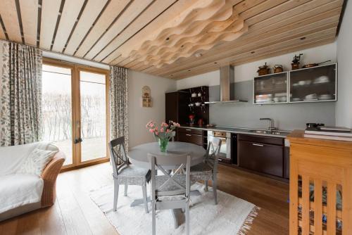 Karkle Apartamento | Rožių namas ant jūros kranto